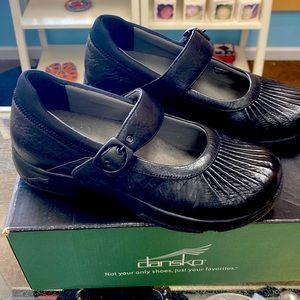 Dansko Kitty Milled Leather Black Slip Resistant Size 39 Shoes